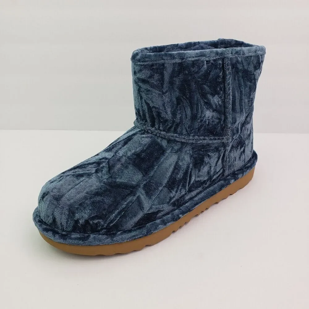 UGG Classic Mini II Girls Sz 6Y Blue Velvet Pull On Warm Winter Boots 1142070K